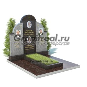 Памятник на троих