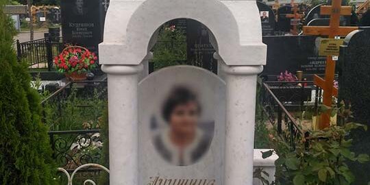 памятник матери