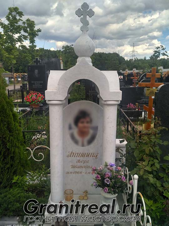 памятник матери