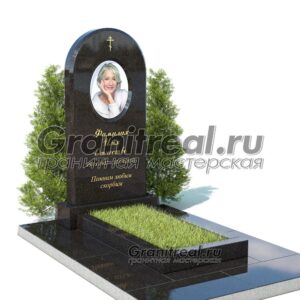 Вертикальный памятник из гранита