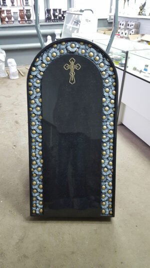 Памятник с барельефом