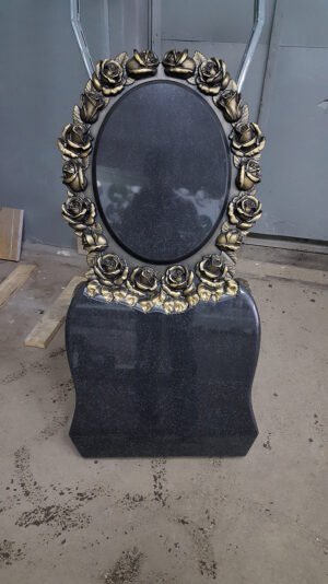 Памятник с барельефом
