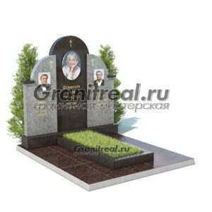 Памятник на троих