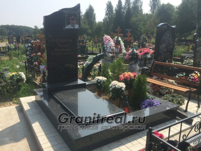 черные памятники