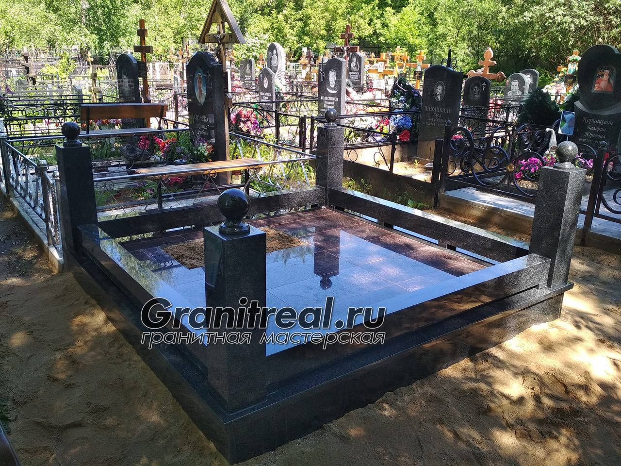 Облицовка цоколя гранитом