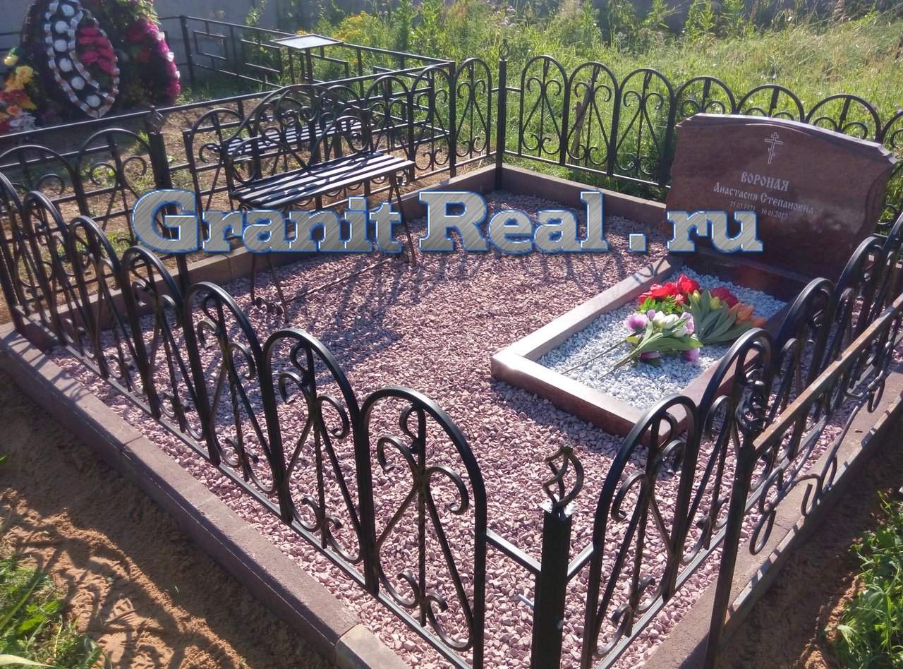 Установка бордюров на кладбище