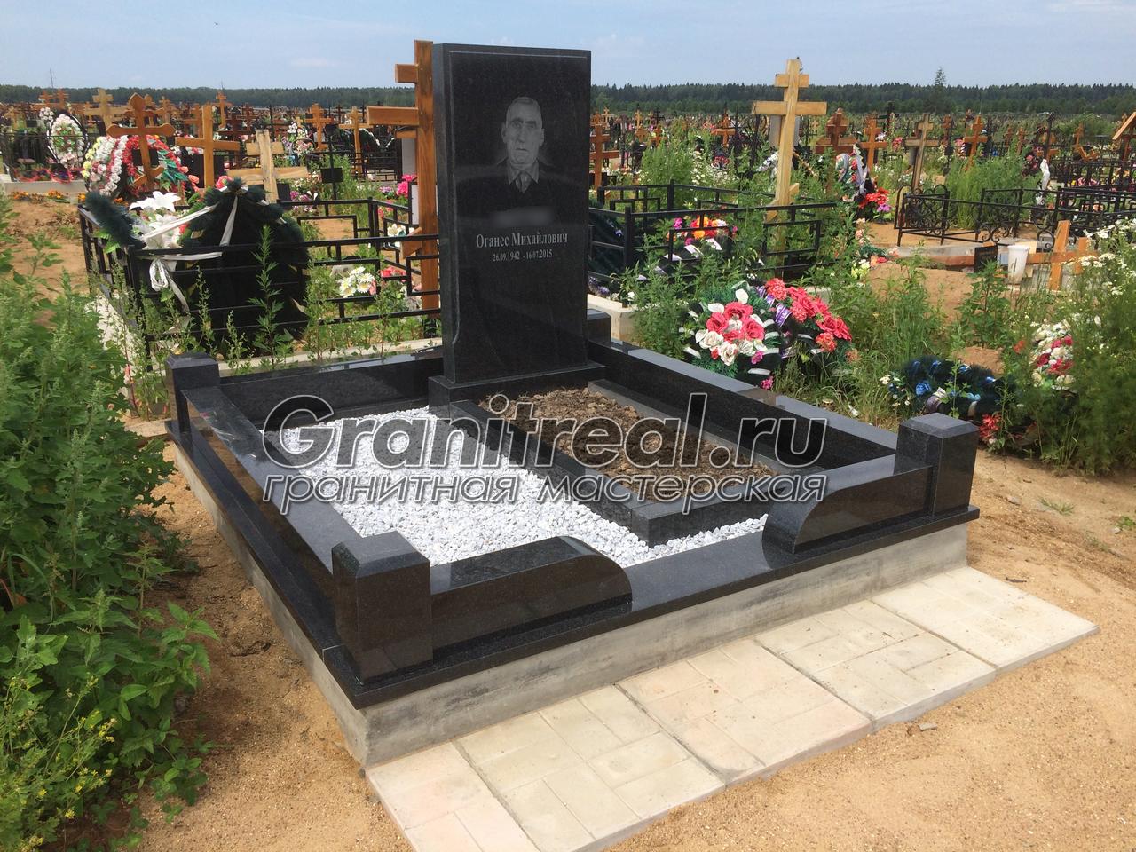 Уход за могилами на кладбище