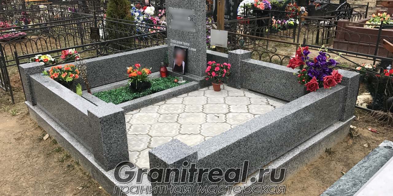 белые памятники