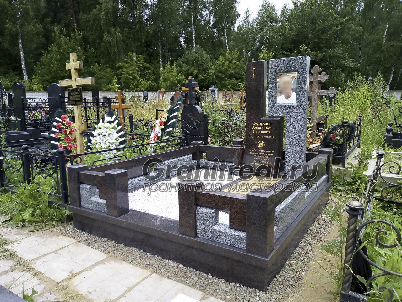 памятники из гранита