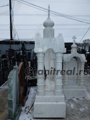 Памятник в европейском стиле