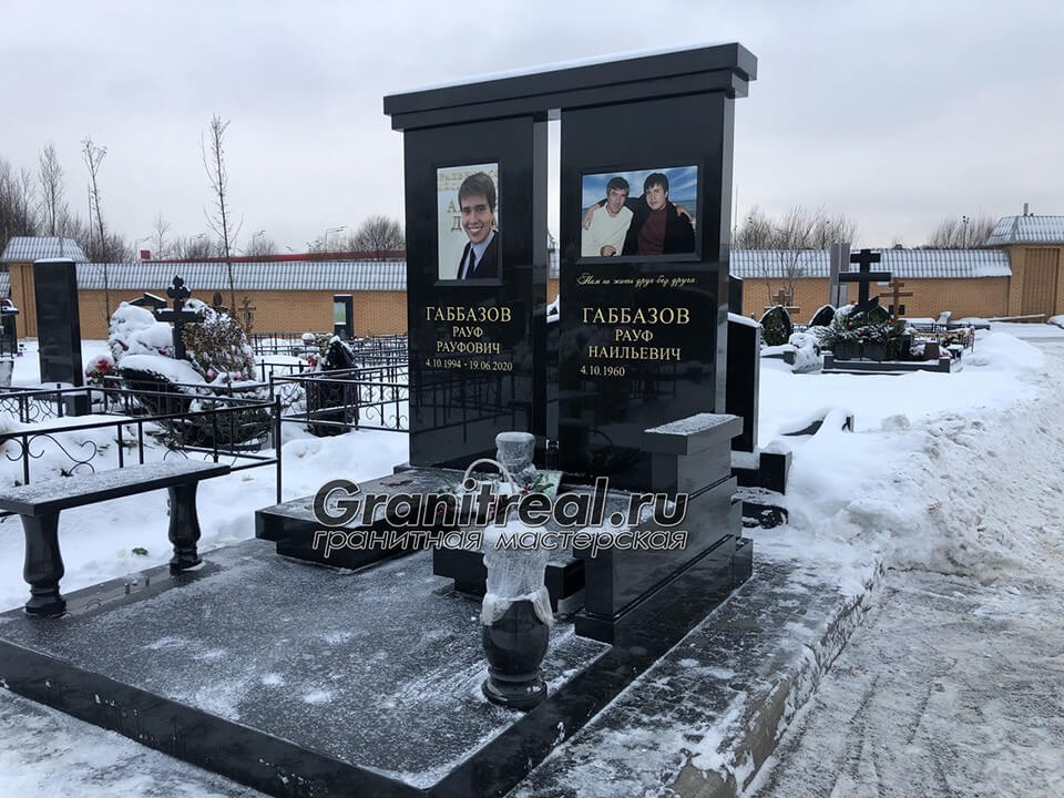 Памятники из Букинского гранита