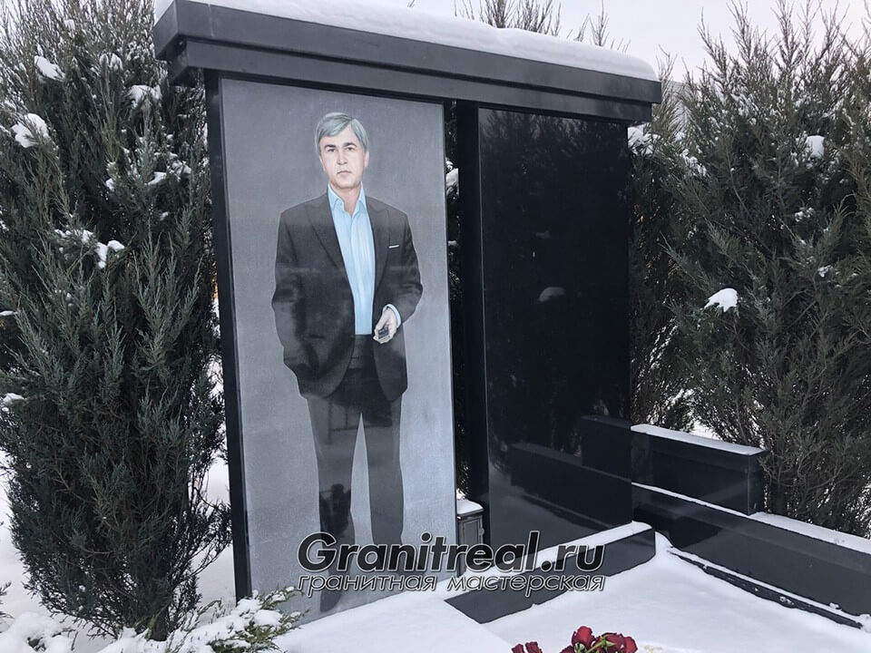 Памятники из Букинского гранита